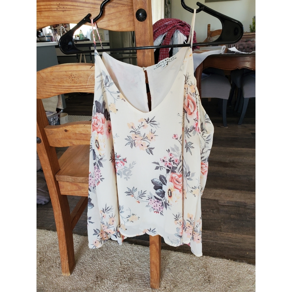 Floral flowy top
